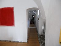 alte apotheke weitra 018  blick zureck aus den verkaufsraeumlichkeiten