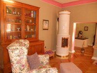 alte apotheke weitra 032  wohnzimmer mit kachelofen